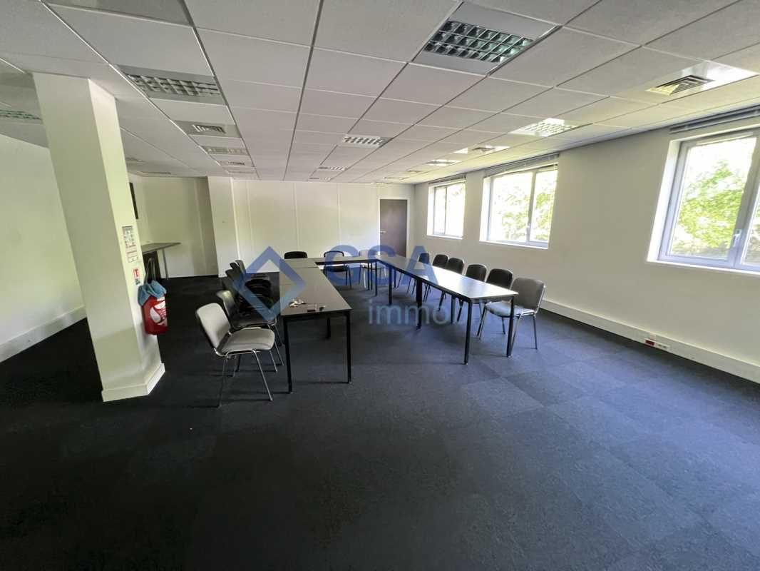 SAVIGNY LE TEMPLE, en pied de gare RER, nous vous