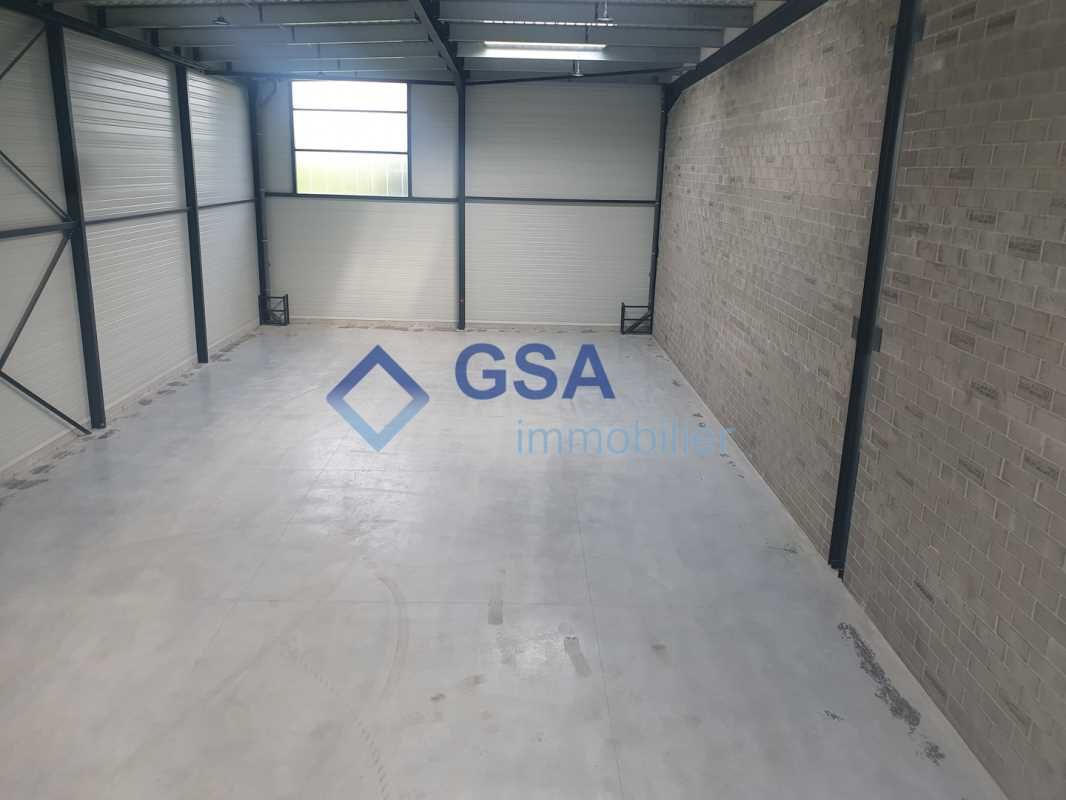 Au sein de la zone d'activités et à proximité des