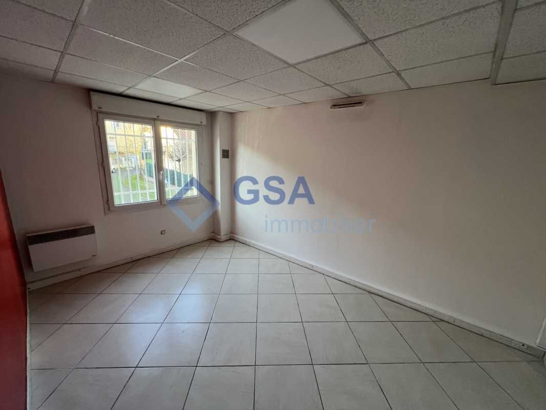 RIS-ORANGIS, à louer un local à usage de bureaux 