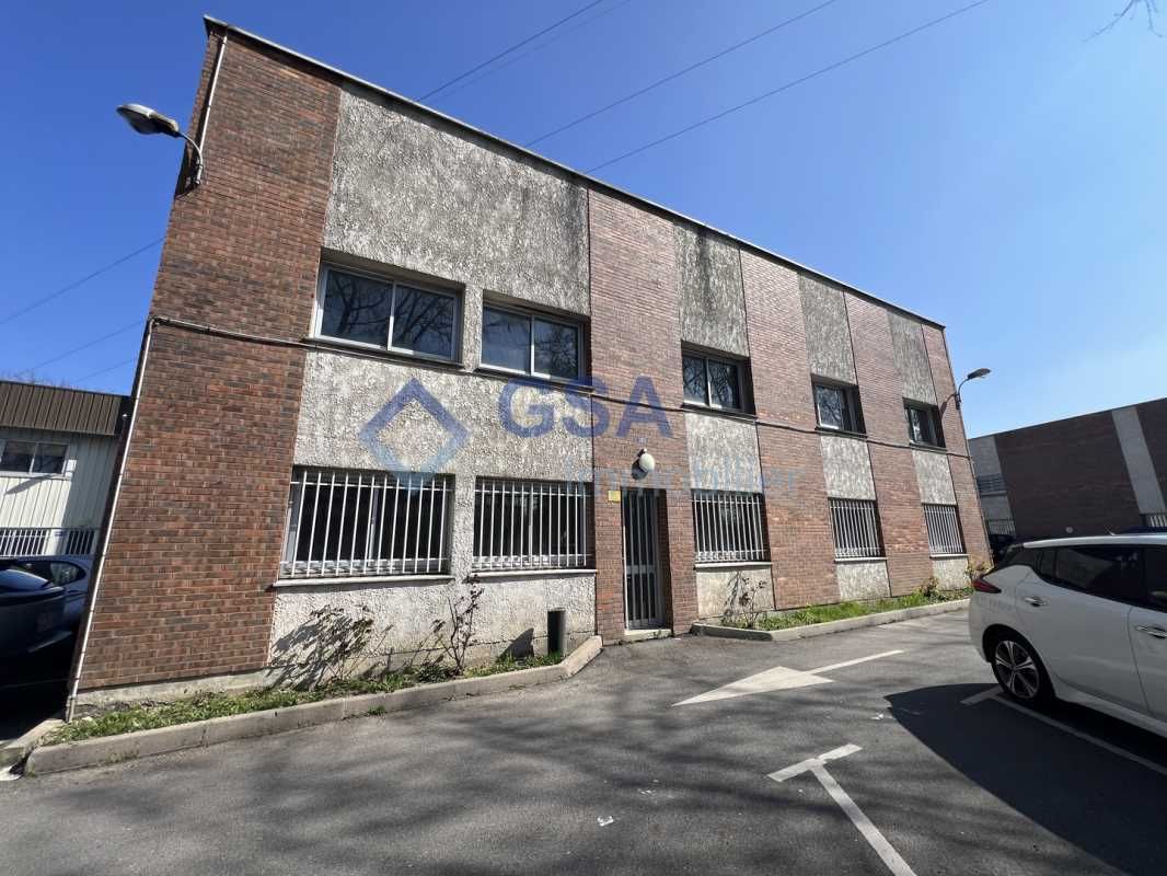 A louer bureaux en zone industrielle. Idéalement 
