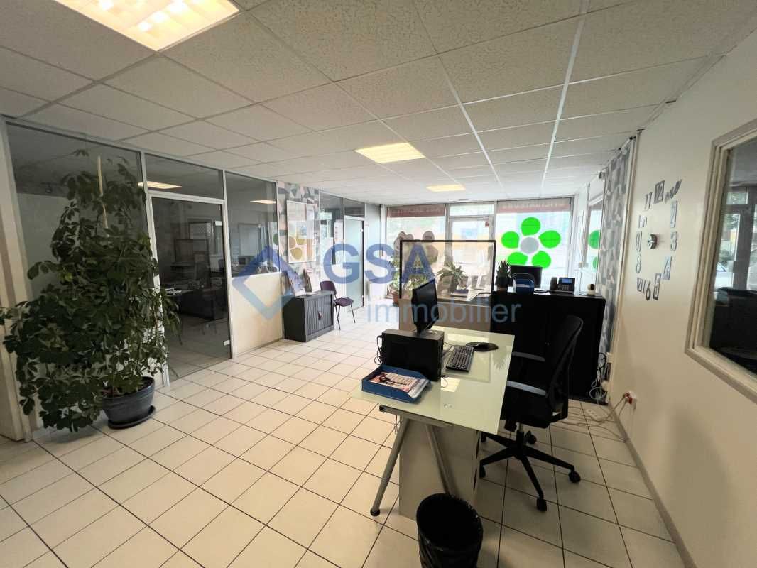 RIS-ORANGIS (91), idéalement situé dans un secteu