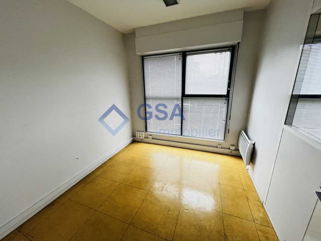 EVRY-COURCOURONNES, idéalement situé face au TRAM