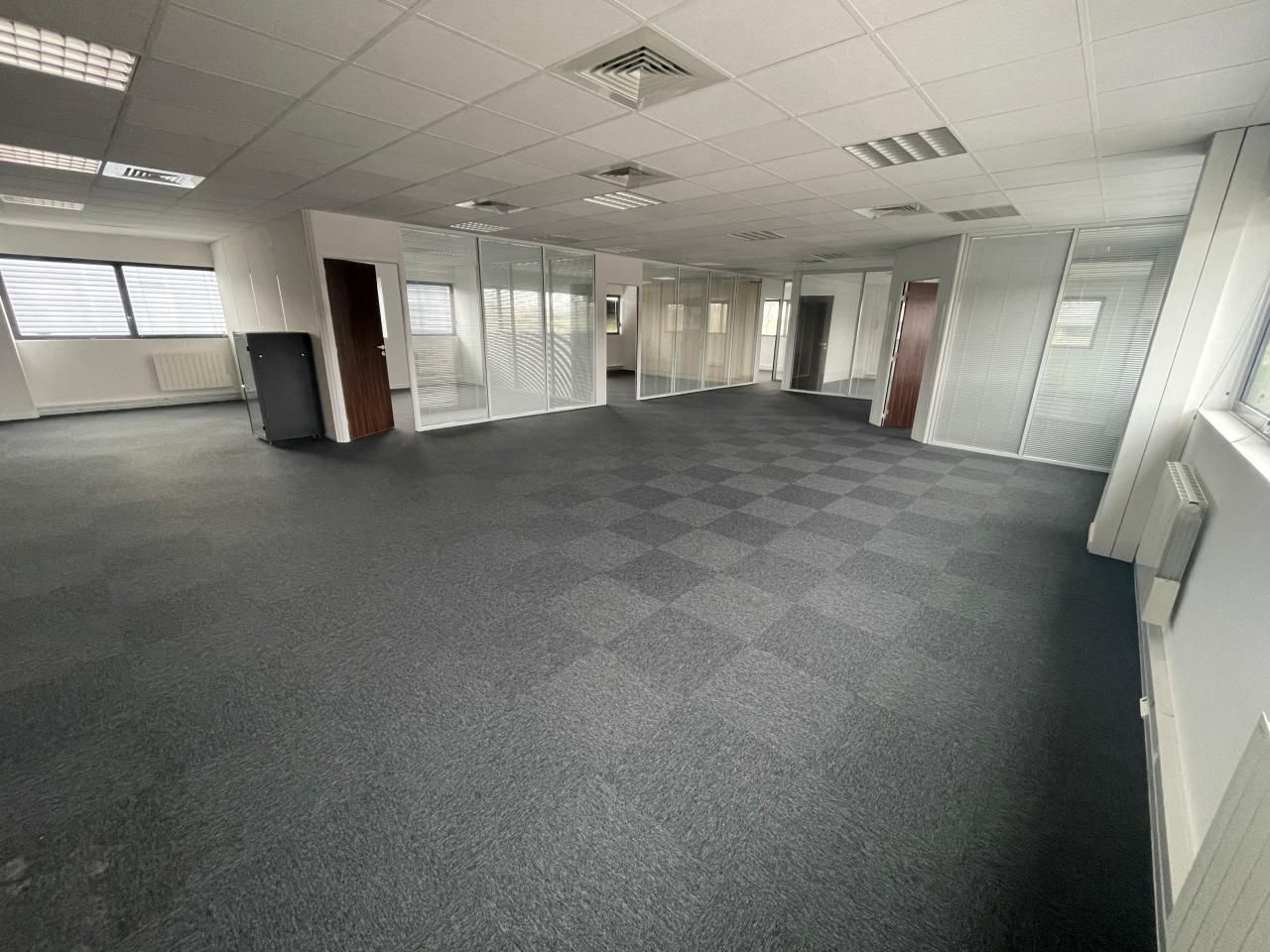 Location PME-PMI 872 m² divisibles 95150 Taverny