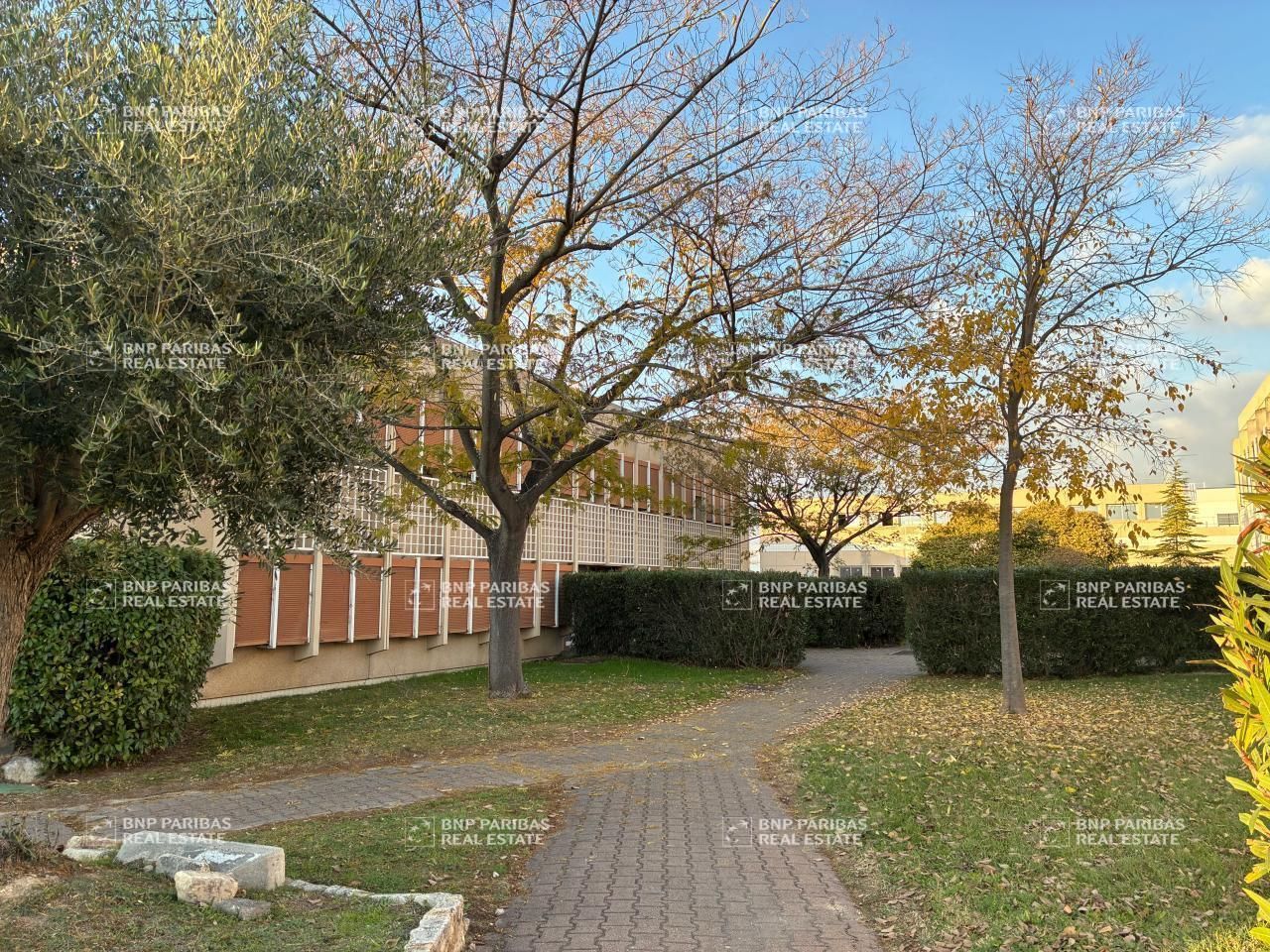 Location Bureaux 446 m² non divisibles 13127 Vitrolles