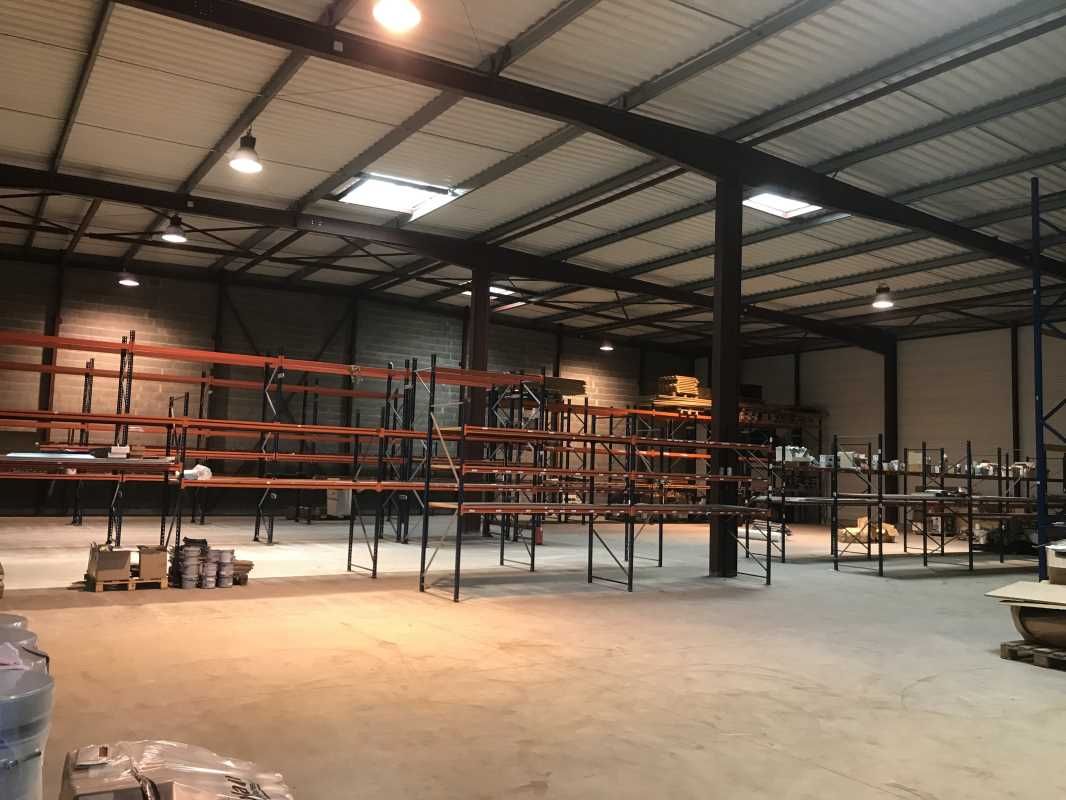 A LA LOCATION ENTREPOT SAINT MALO  Un stockage de