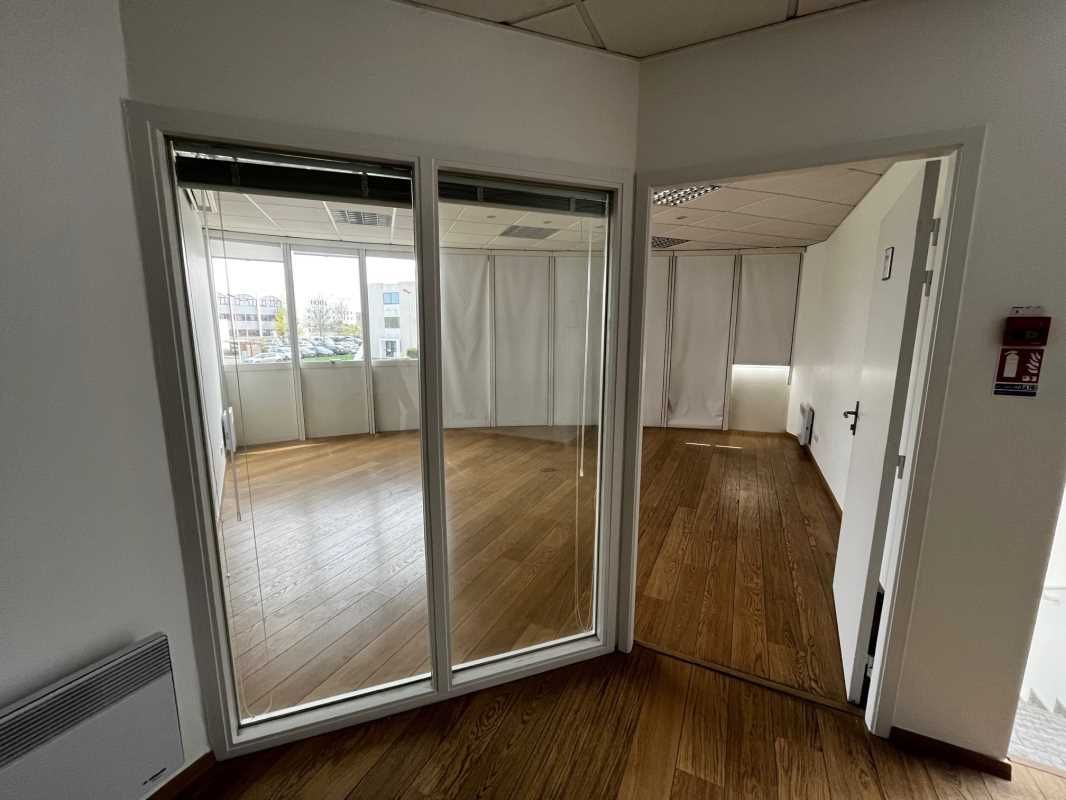 Location Bureaux SAINT GREGOIRE  Au sein d'un par