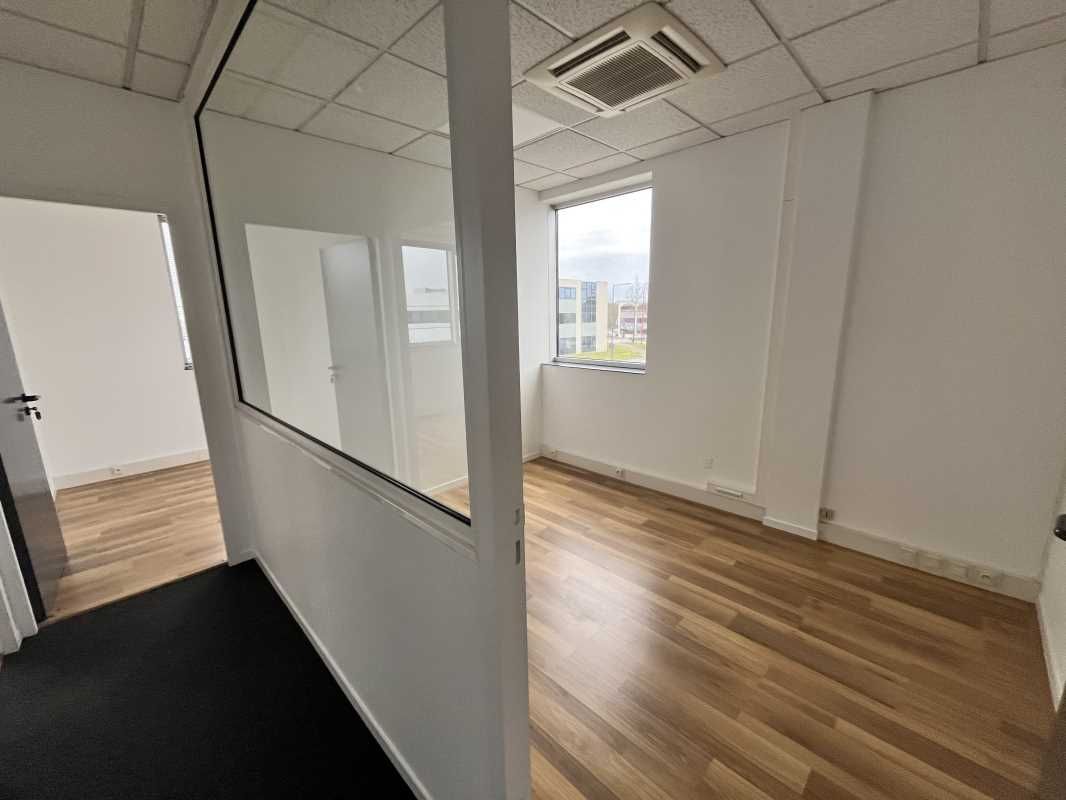 A LA LOCATION BUREAUX SAINT GREGOIRE  Dans un cen