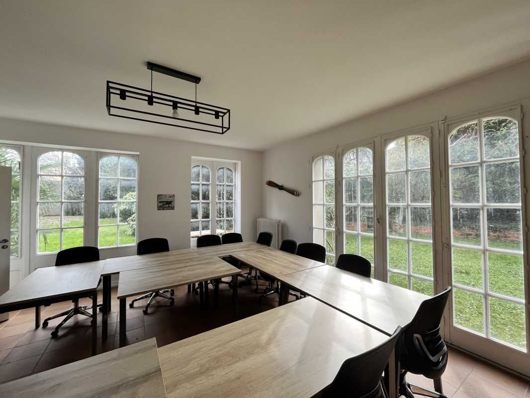 A VENDRE A LOUER LOCAUX PROFESSIONNELS RENNES  --