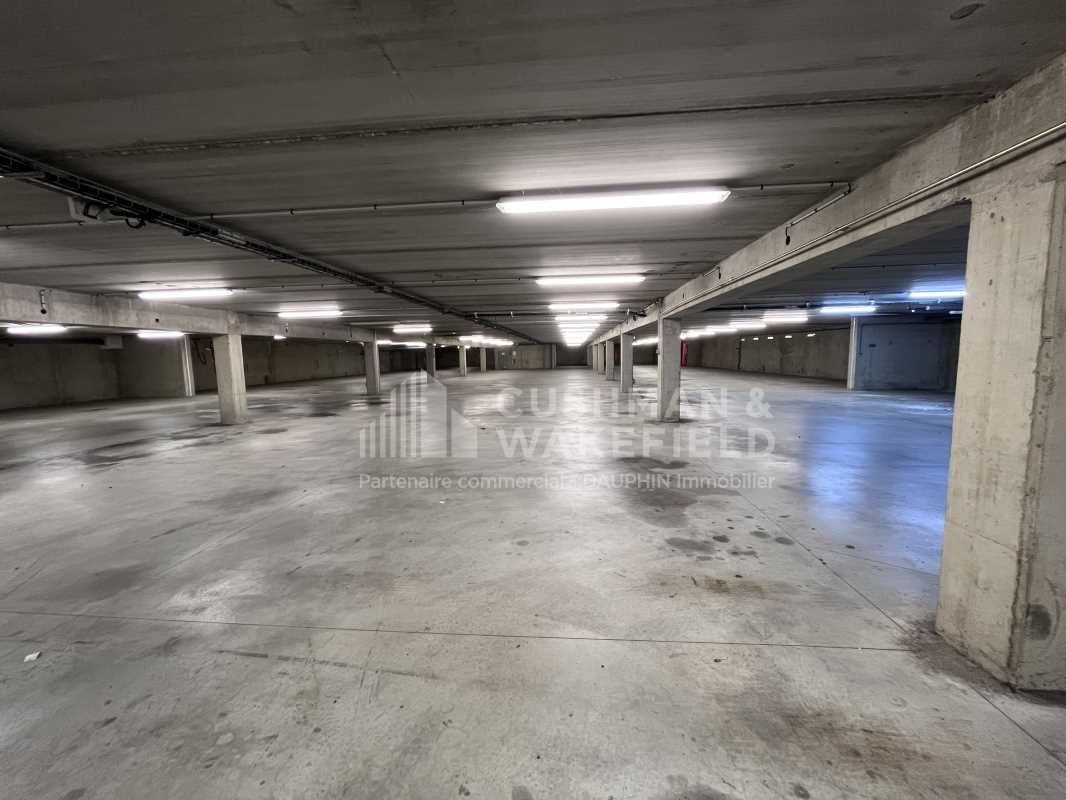 Activités de 2800 m² environ A sous-louer à CESSO