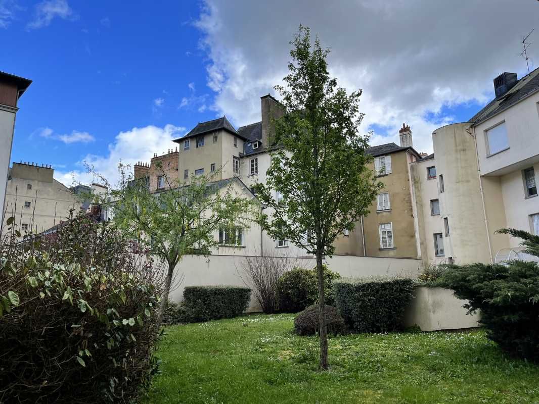 A LOUER BUREAUX - HYPER CENTRE DE RENNES - ERP5 -