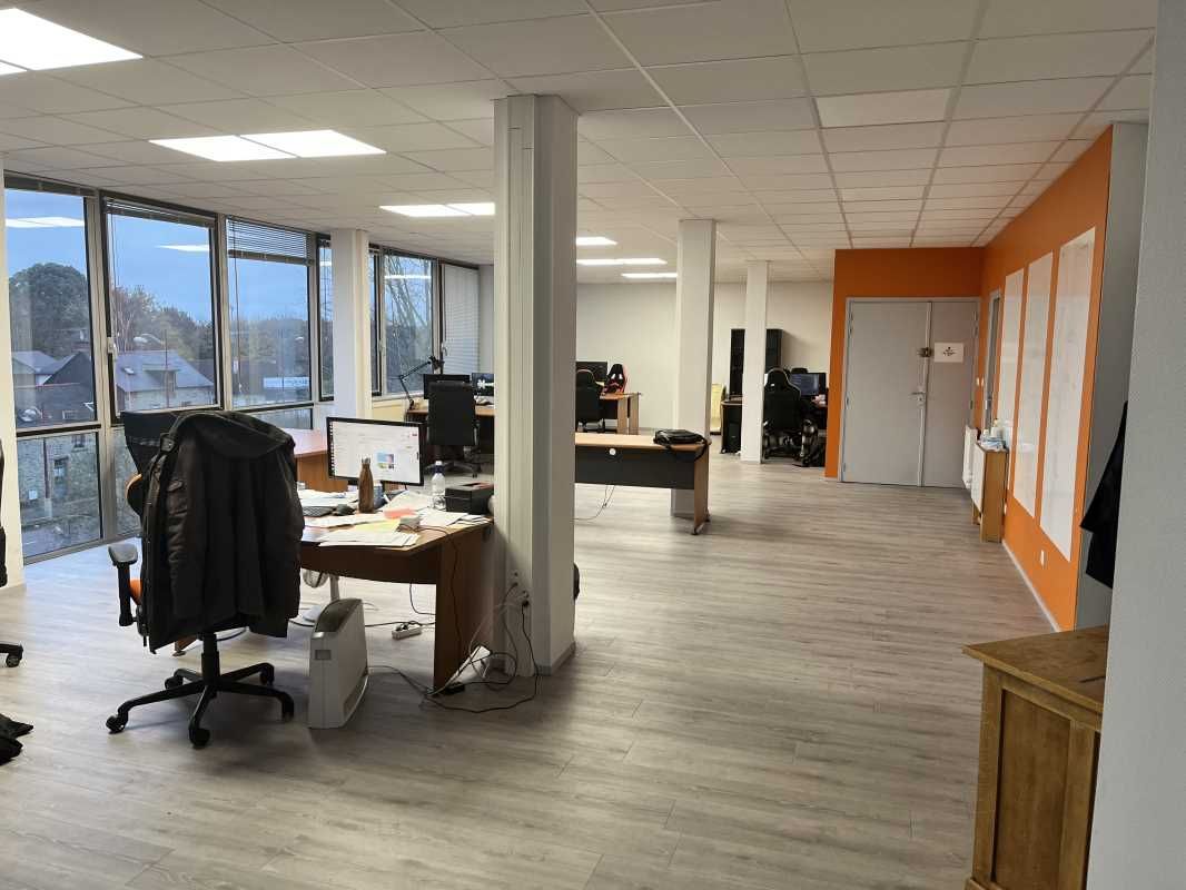 Bureaux de 160 m² à Vendre à CESSON SEVIGNE