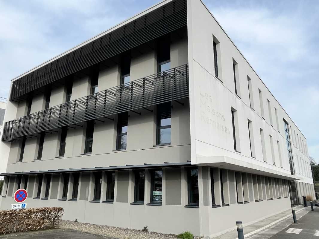 Immeuble complet sur 3637 m² d'assiette foncière.