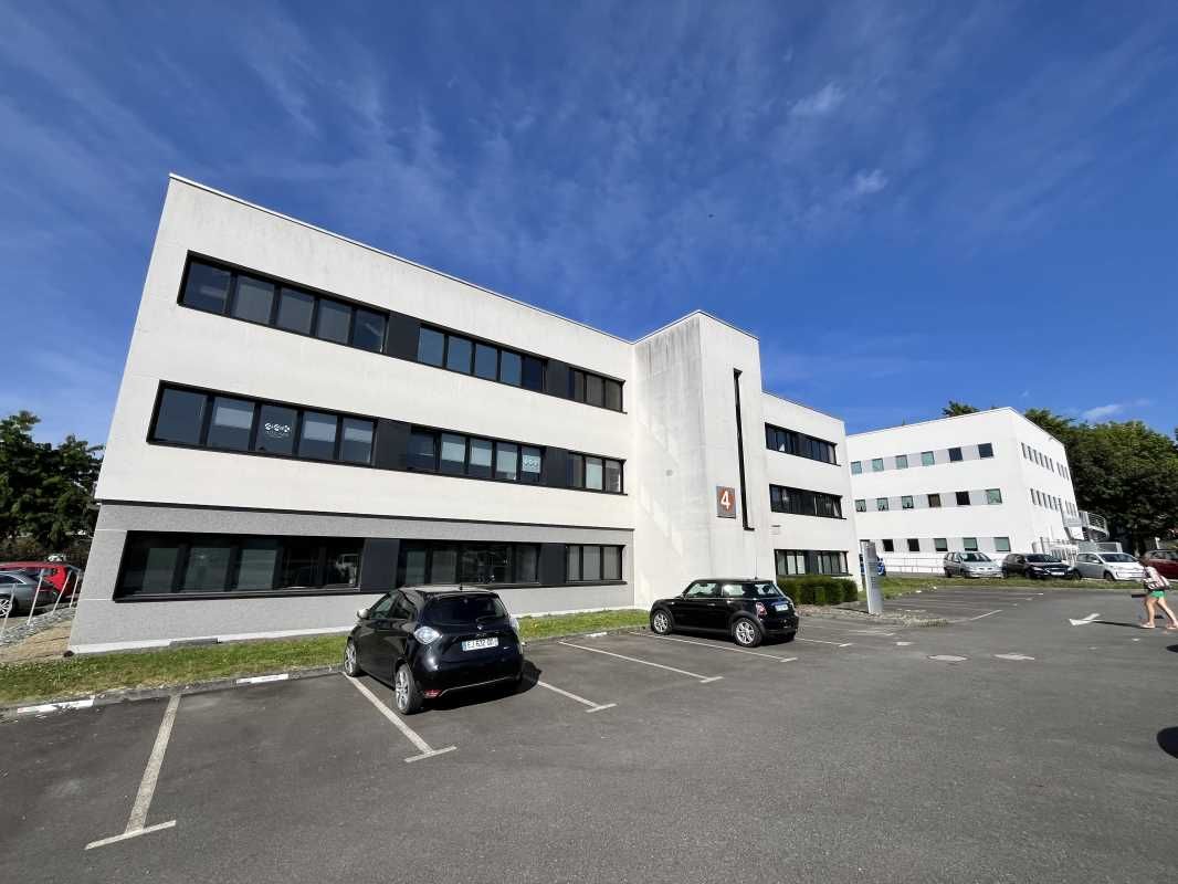 Bureaux de 344 m² non divisibles à Louer à SAINT 