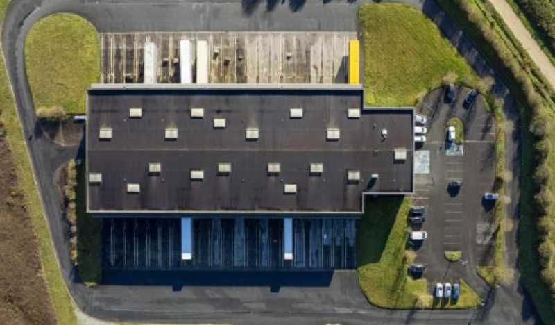 Entrepôt typé Messagerie : 3 206 m² Activité : 2 