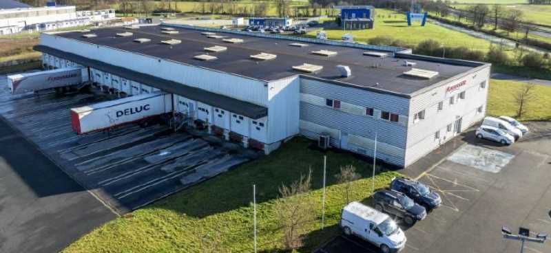 Entrepôt typé Messagerie : 3 206 m² Activité : 2 