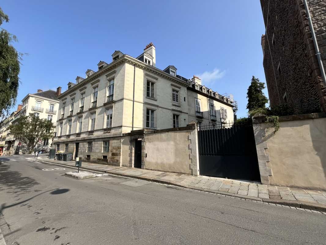 À louer au coeur de Rennes, dans un hôtel particu