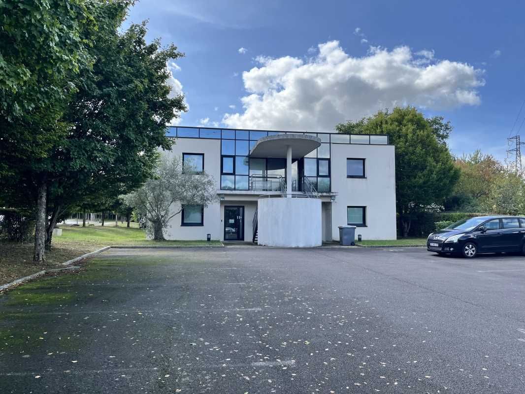 Investissez dans un immeuble stratégique aux port