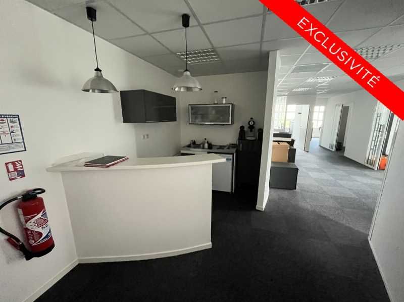 Situé au sein d'un immeuble tertiaire moderne et 