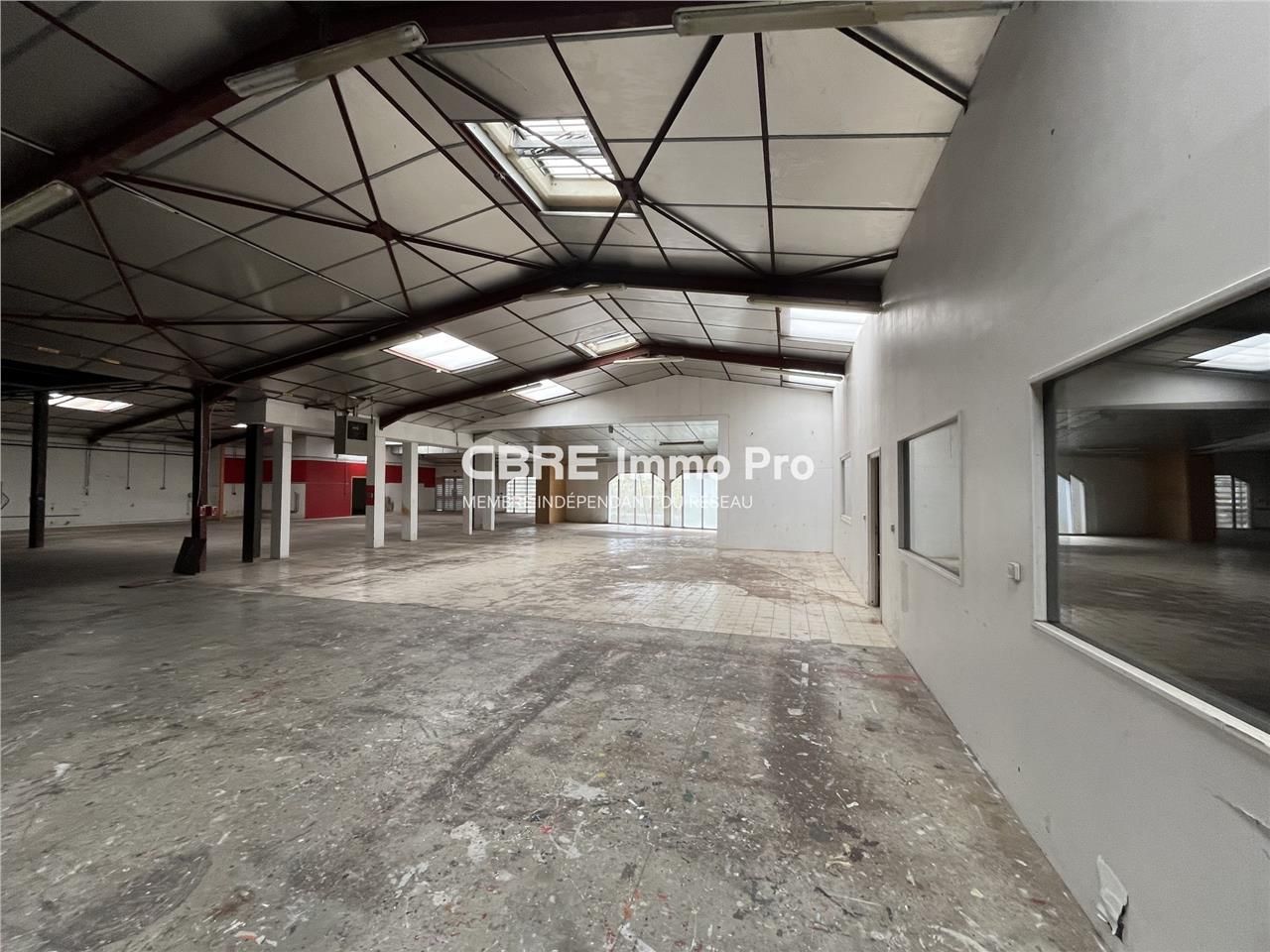 A LOUER - bâtiment d'activité spacieux de 2 810 m