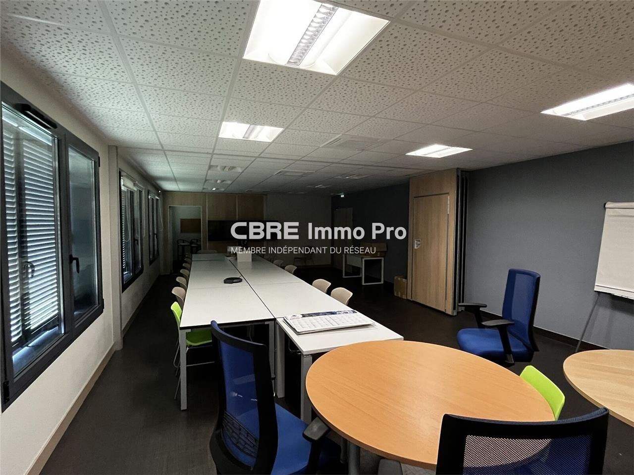 A VENDRE -  bâtiment neuf offrant une surface de 