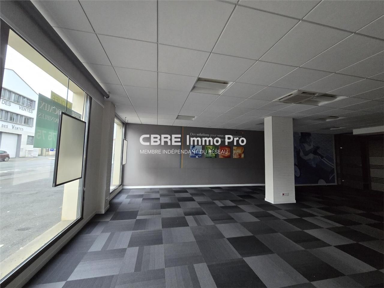 Situés sur un axe majeur de Poitiers, ces bureaux