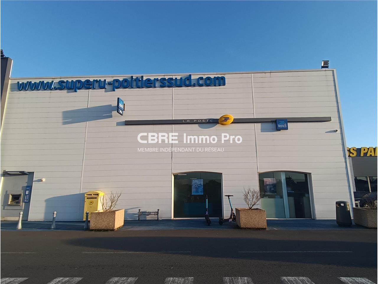 A louer, Bureaux situés dans un bel espace commer