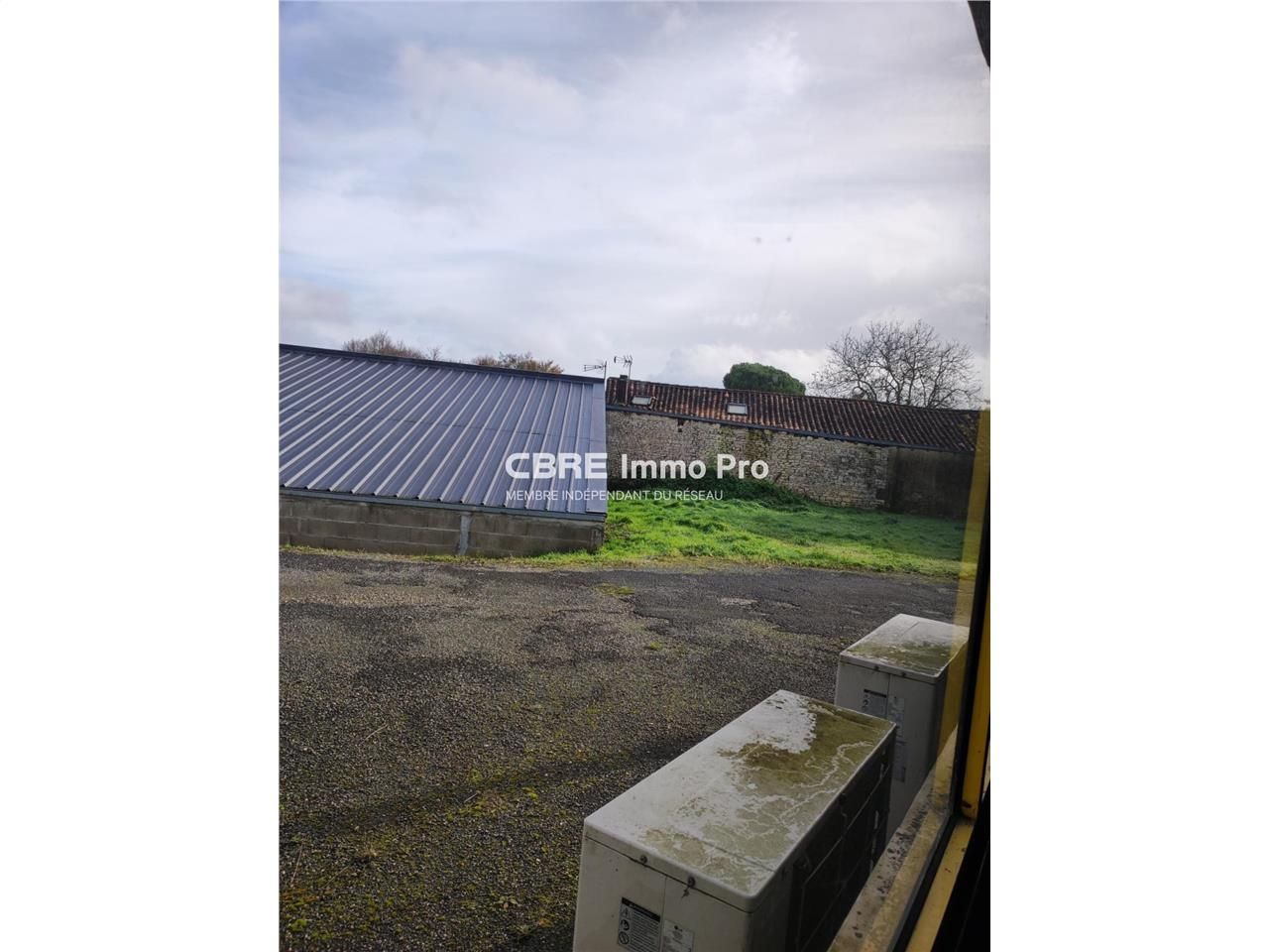 nous vous proposons ce local d'activité sur un em