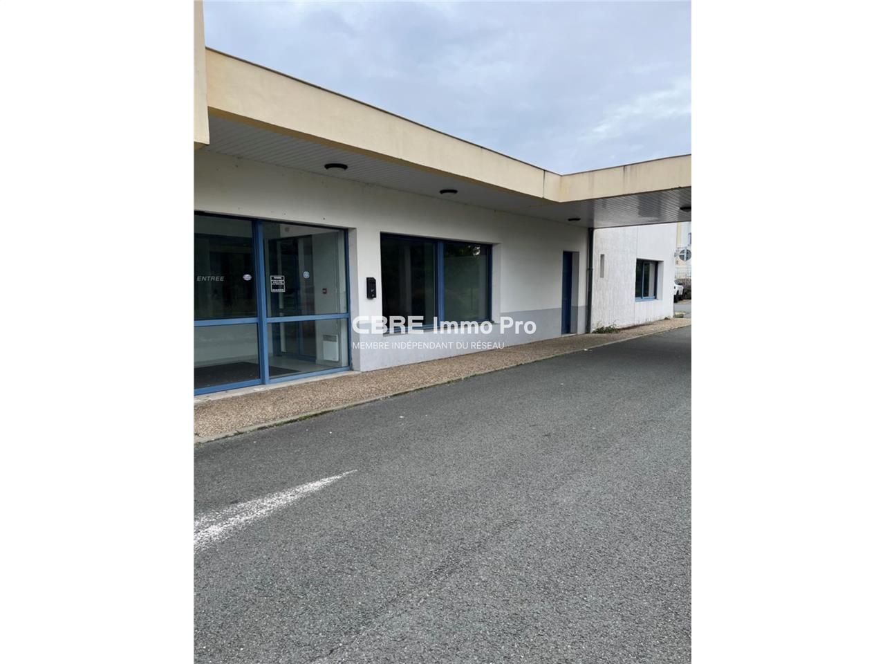 Nous avons le plaisir de vous proposer un local p