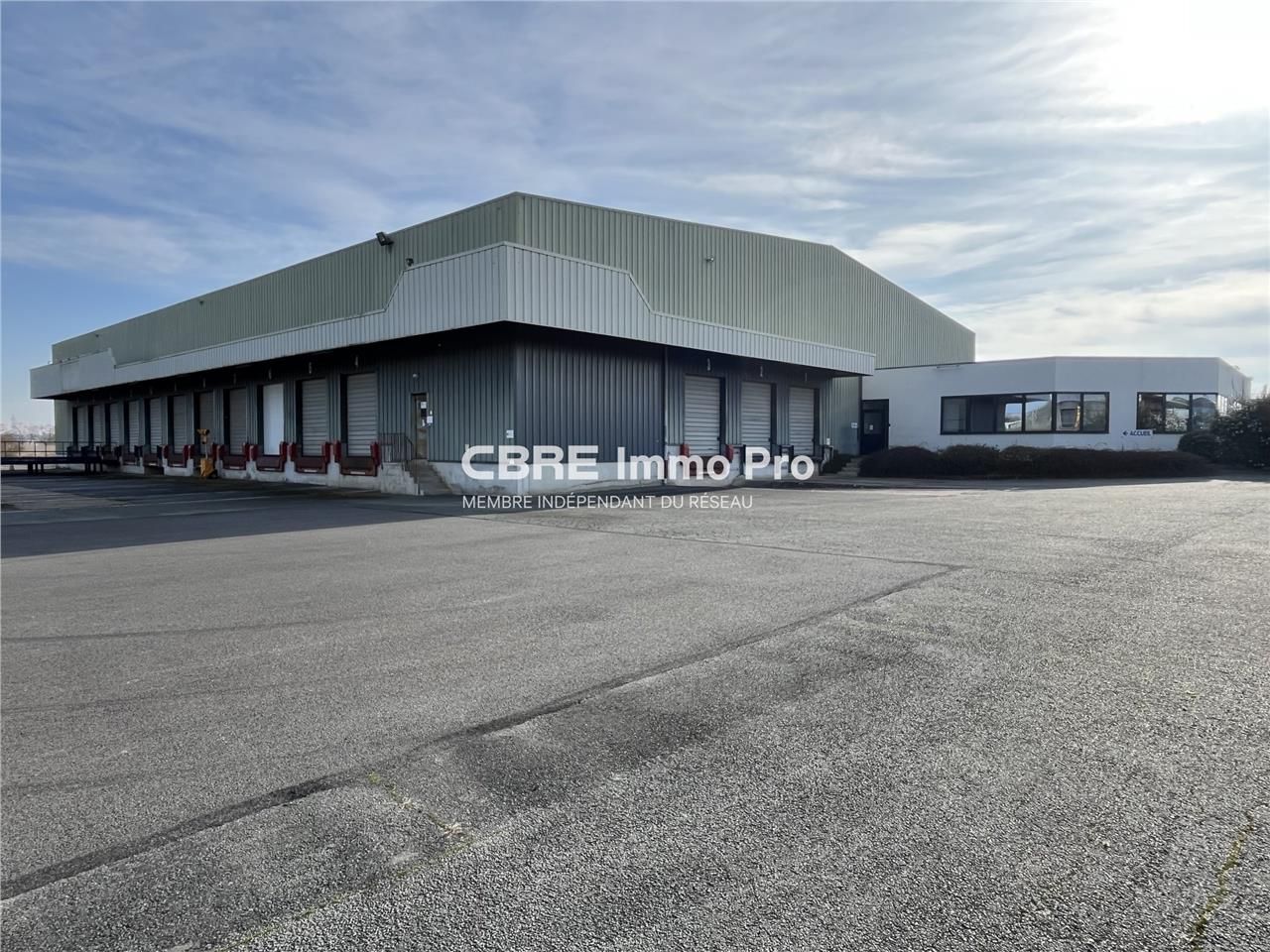 A LOUER - immeuble d'activité à Chasseneuil. Son 