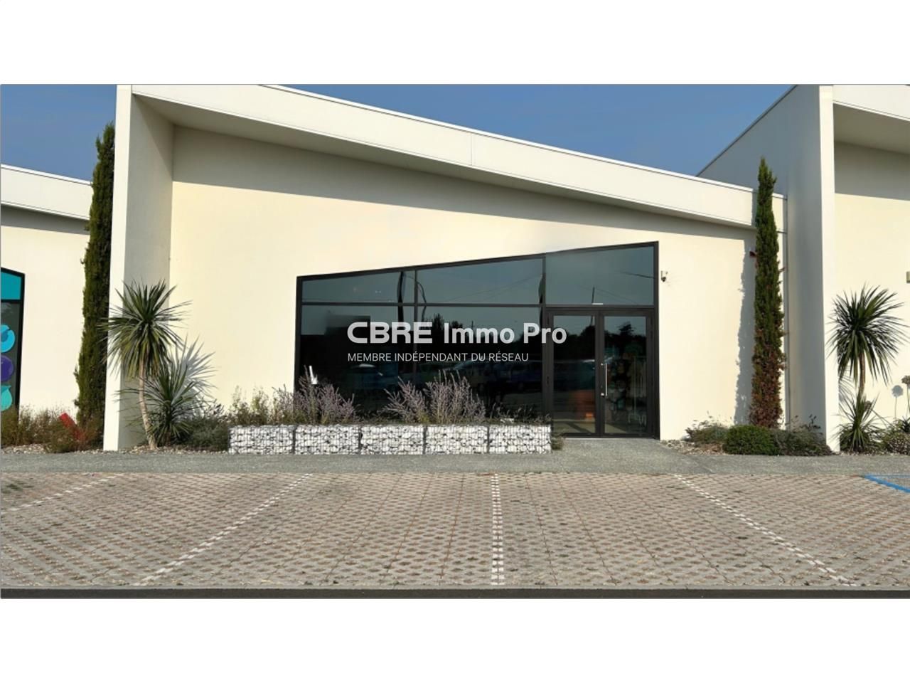 À louer : Local commercial de 185 m² non divisibl