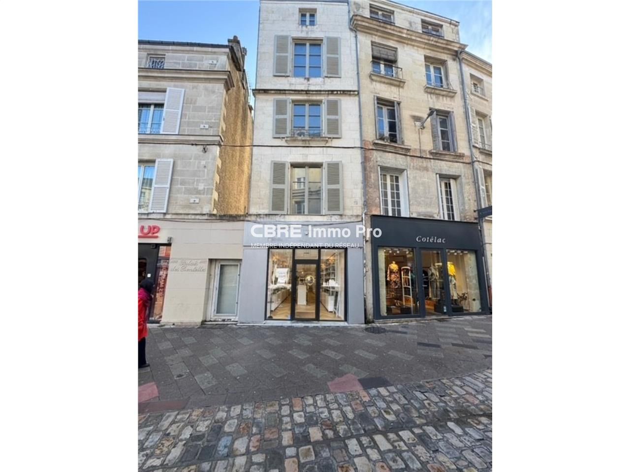 POITIERS/CENTRE-VILLE, emplacement n°1, à LOUER, 