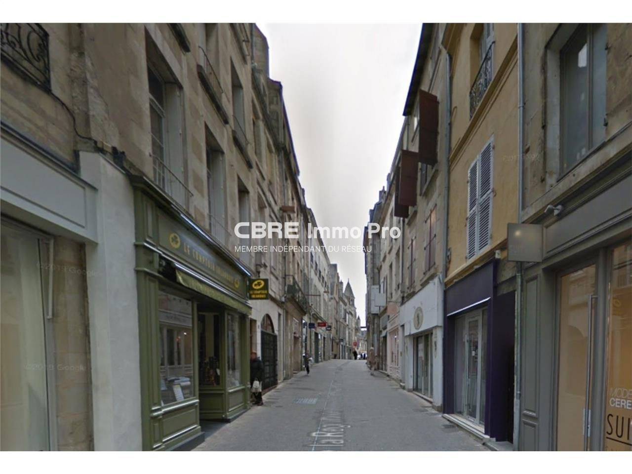 POITIERS, centre-ville, dans une rue dynamique, C