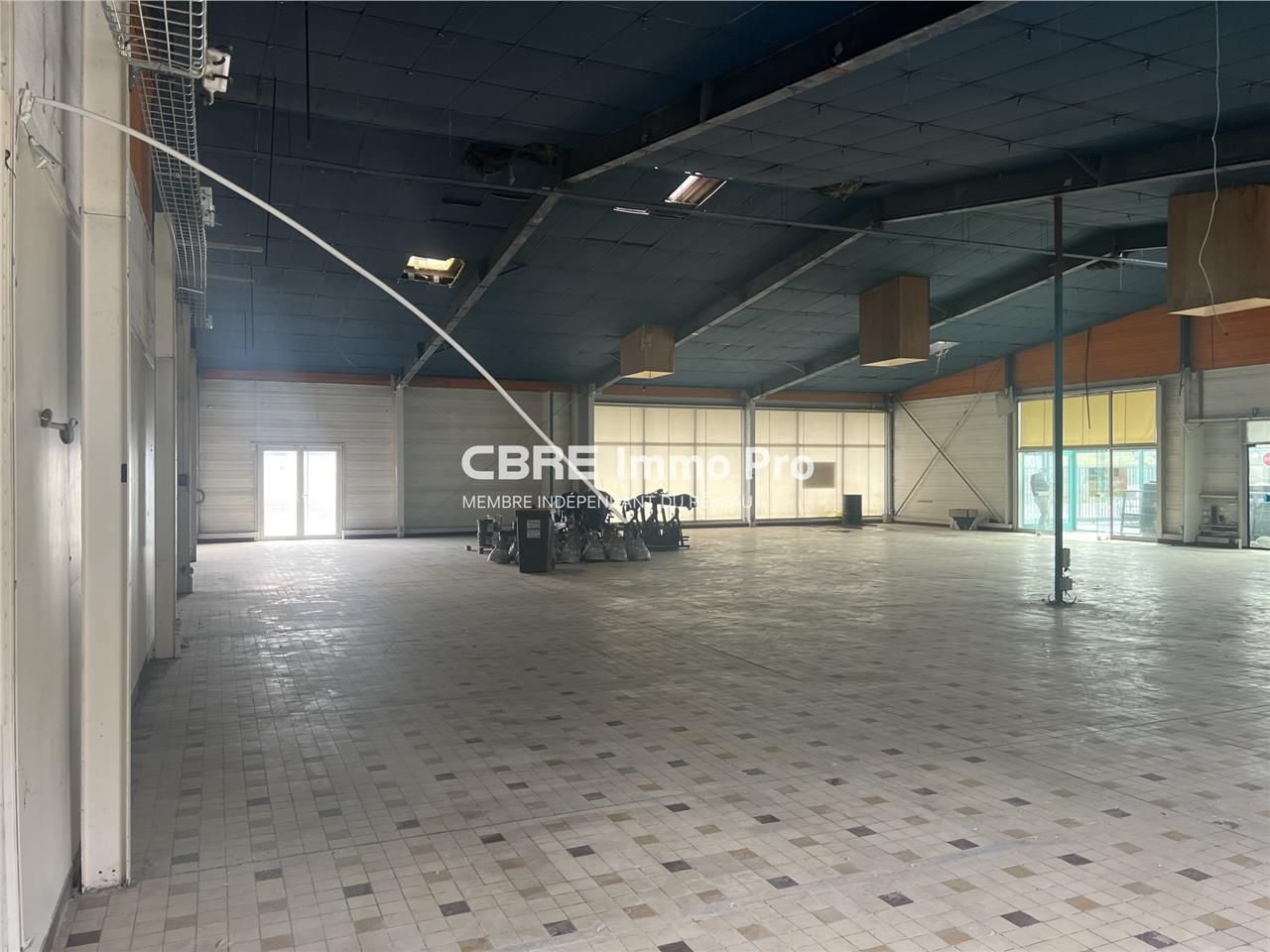 Opportunité à saisir ! Bureaux ou commerce à loue