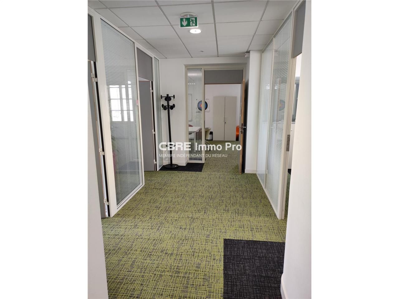 Ensemble immobilier de bureaux à vendre à Niort, 