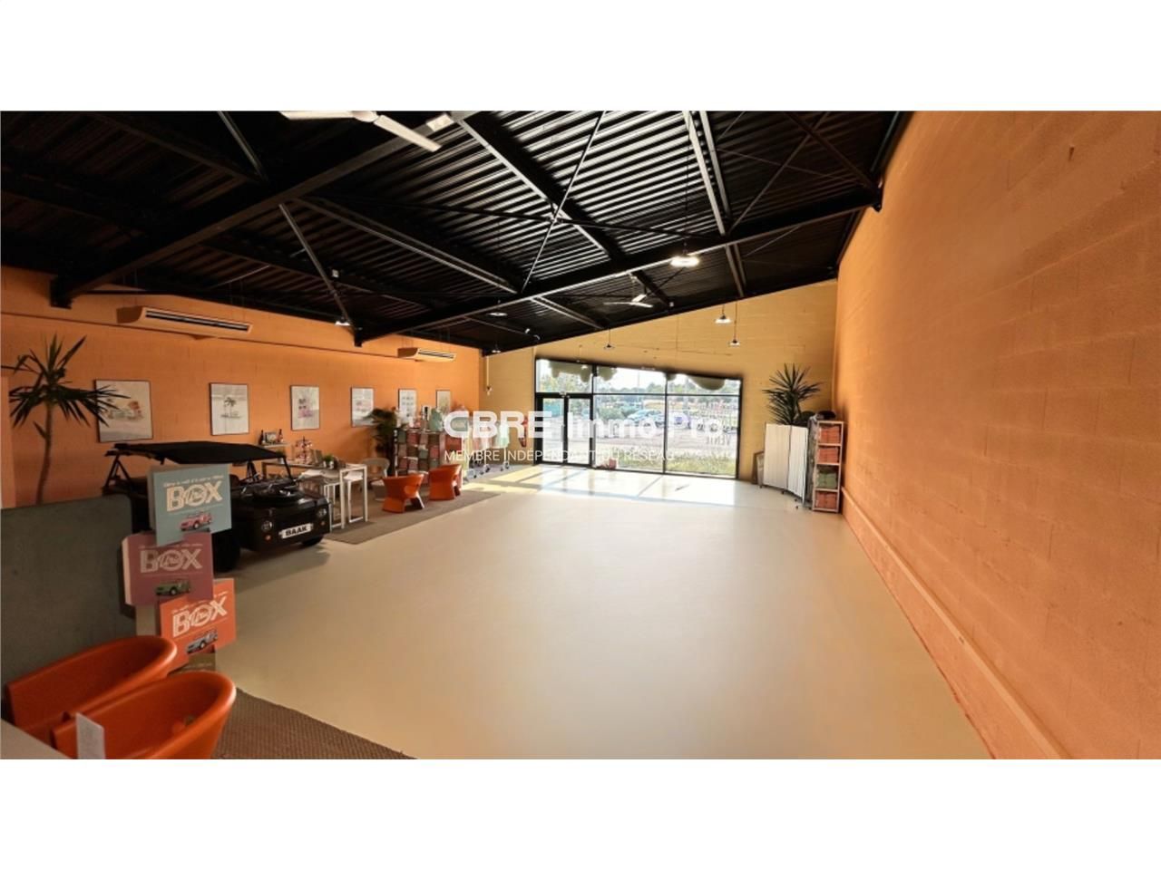 À louer : Local commercial de 185 m² non divisibl