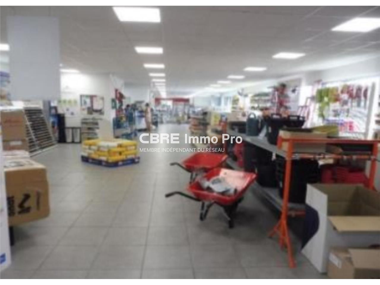 A VENDRE - local commercial spacieux et polyvale