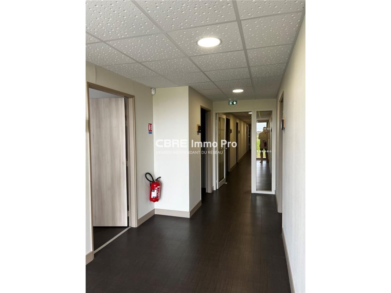 A VENDRE -  bâtiment neuf offrant une surface de 