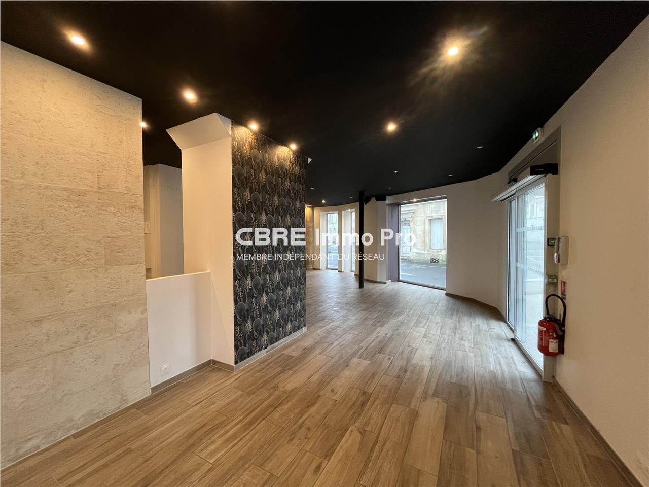 Local commercial de 145 m² à louer à Niort, non d