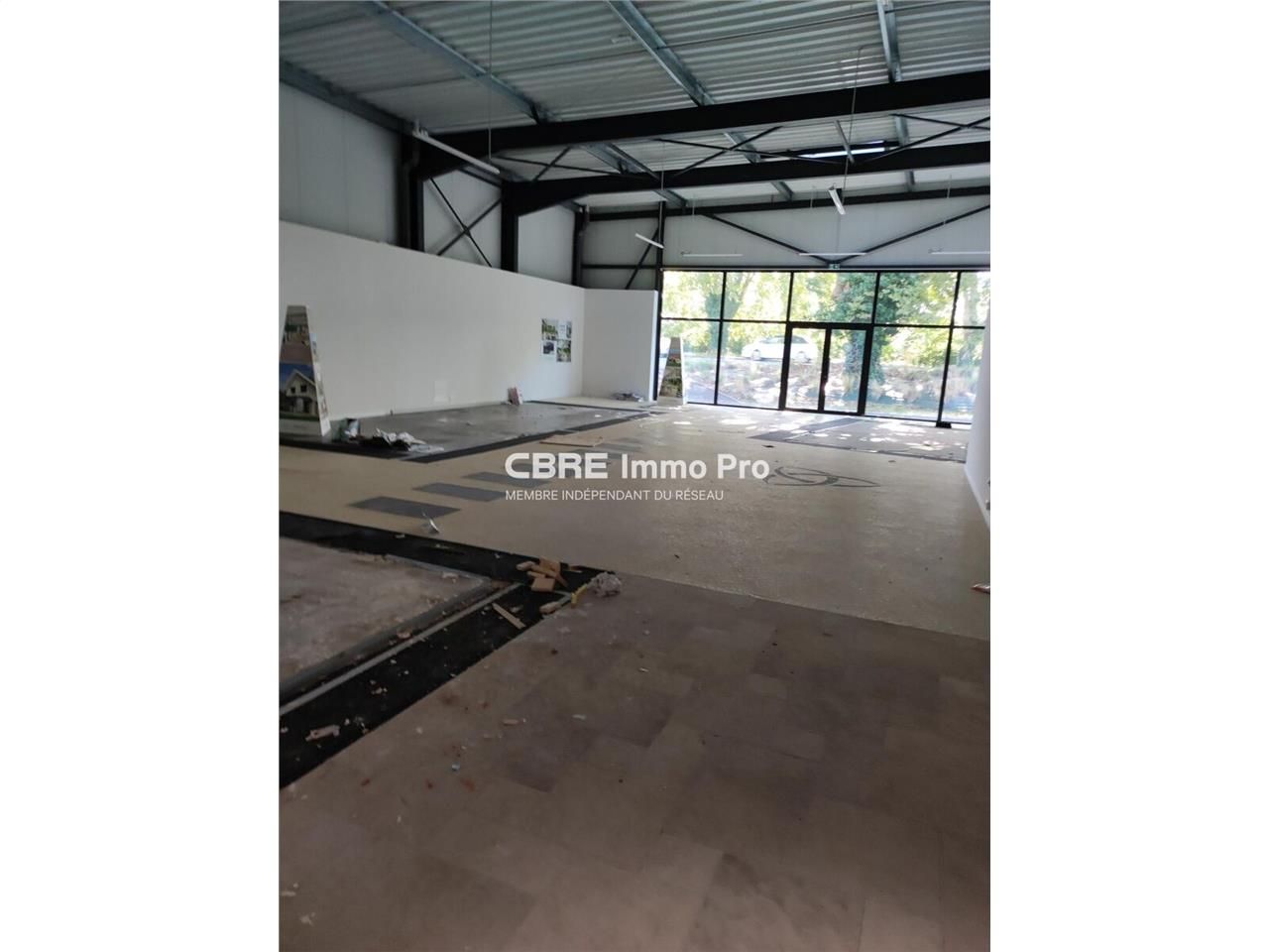 Nous vous proposons à la location un local commer