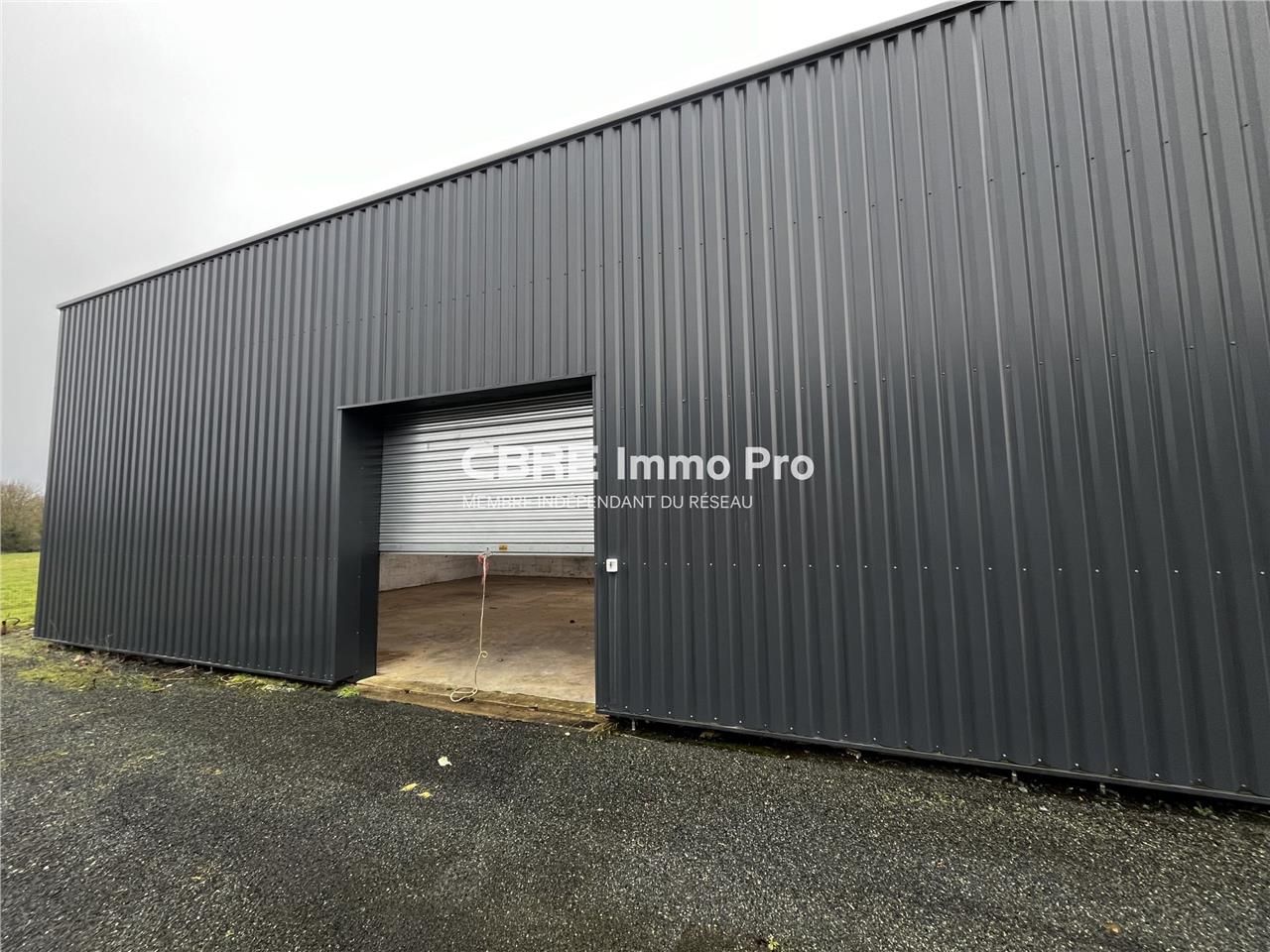 Nous vous proposons à la location un entrepôt d'u