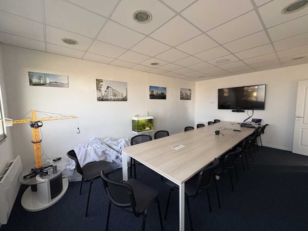 Dans un ensemble immobilier à usage de bureaux, u