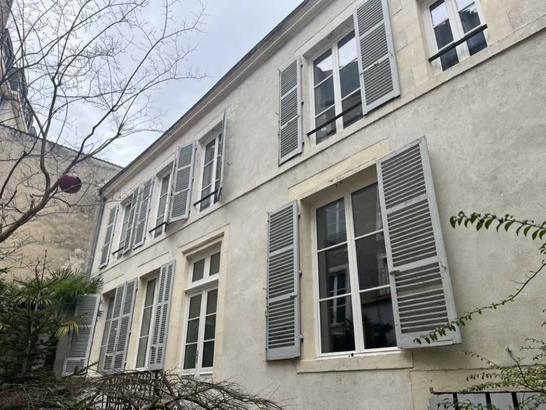 Idéalement situé dans l'hypercentre,  proche de t