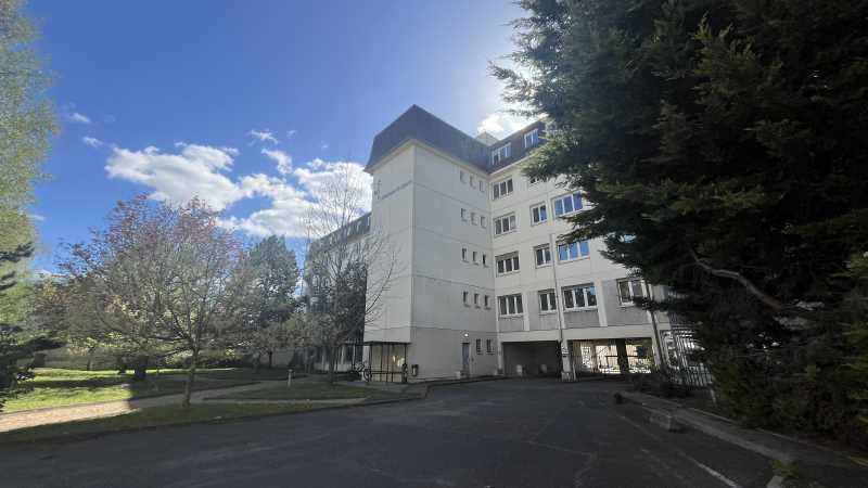 Situé au coeur du quartier d'affaires Coligny, ce