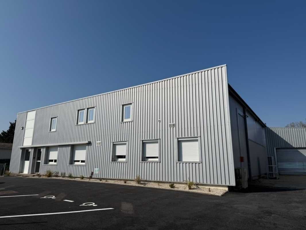 Arthur Loyd vous propose ce local d'activités de 