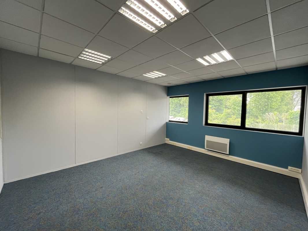 Situés sur l'avenue des Droits de l'Homme, nous v