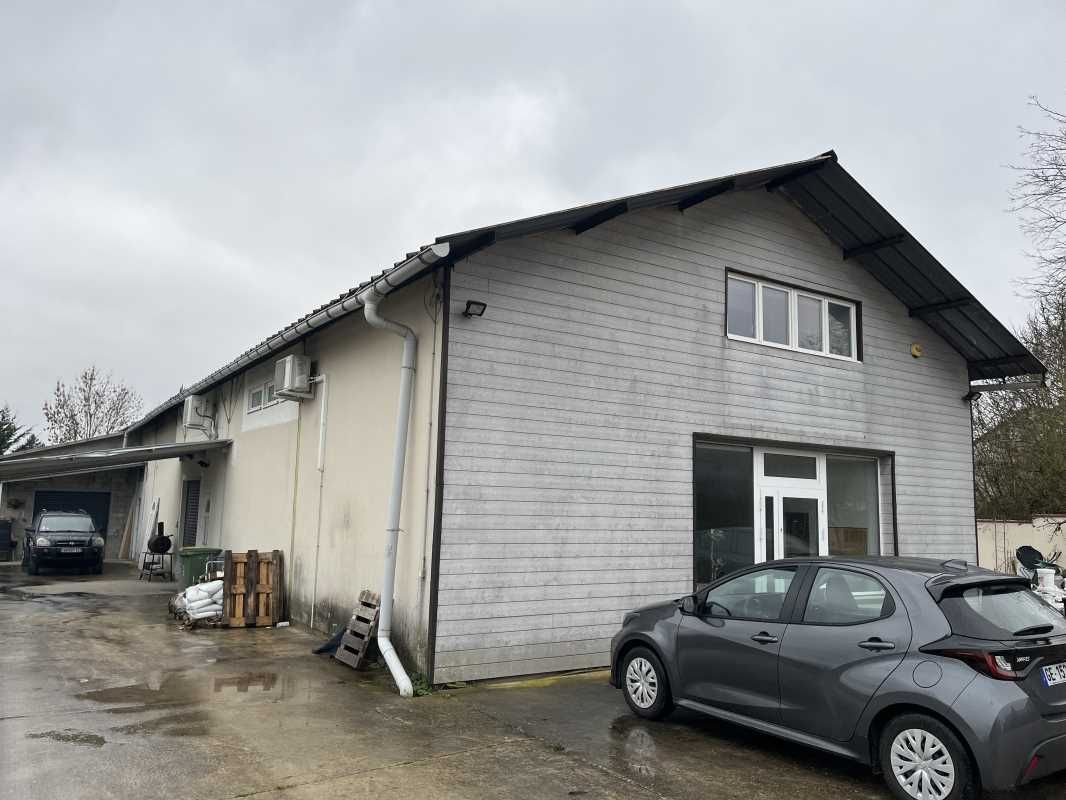 Locaux d'activités à louer, de 203 m² non divisib