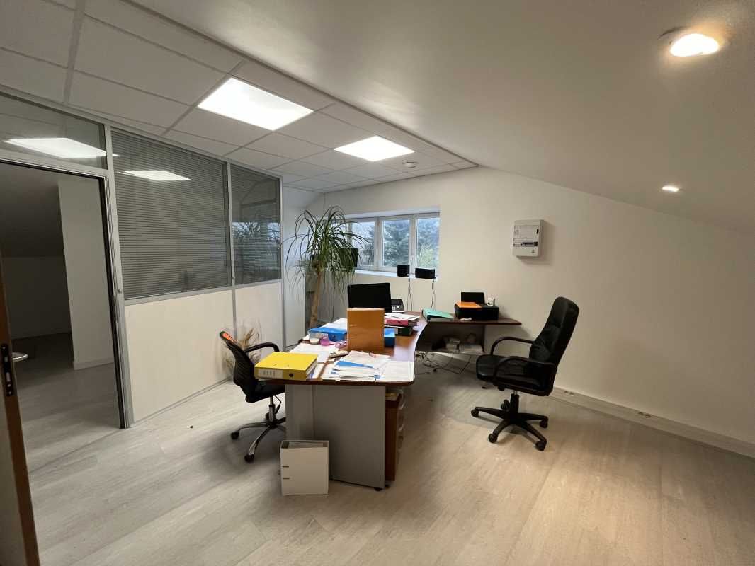 Locaux d'activités à louer, de 203 m² non divisib