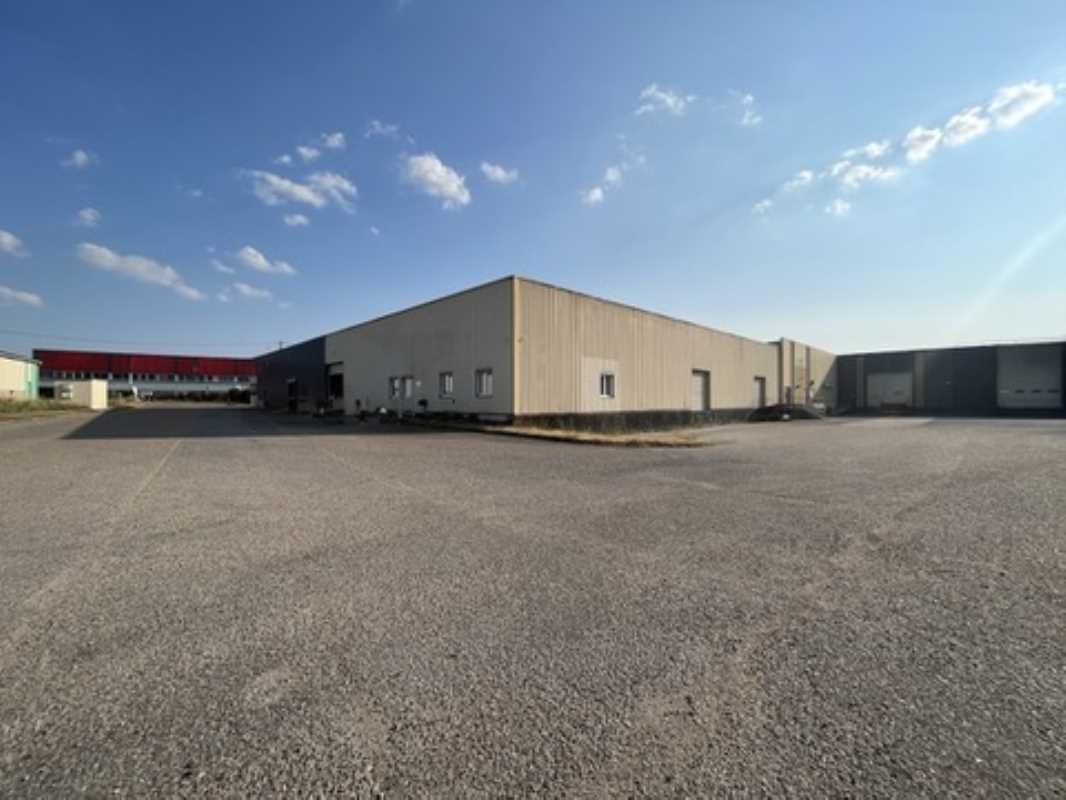 Dans un bâtiment à usage de commerce, d'activités