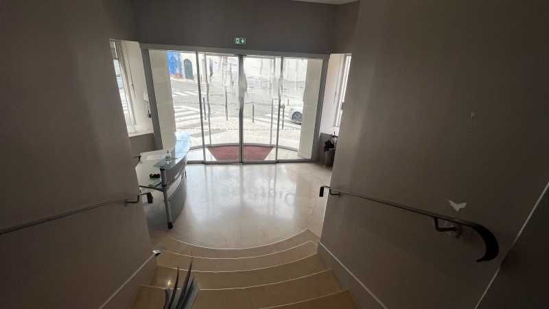 Situé en plein coeur de la ville, à proximité imm