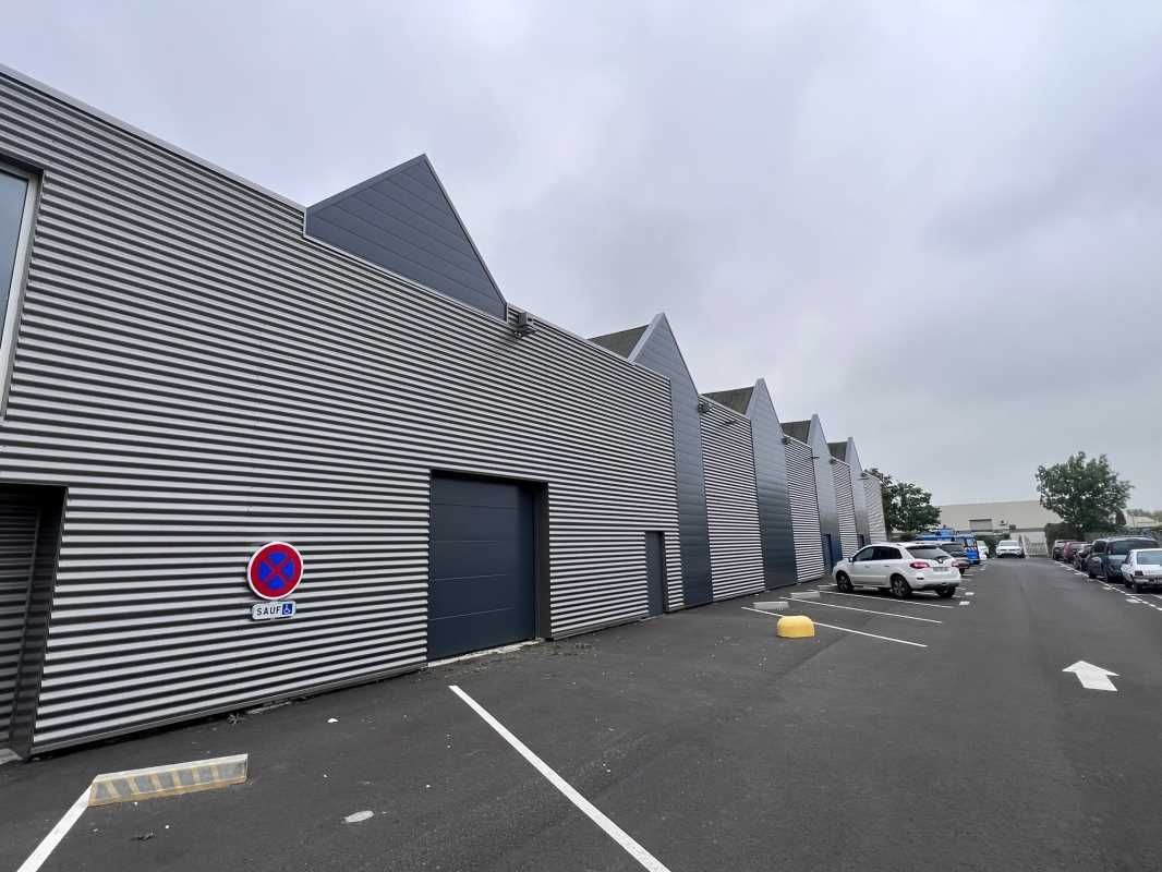 À proximité immédiate de la RD2020, dans un ensem